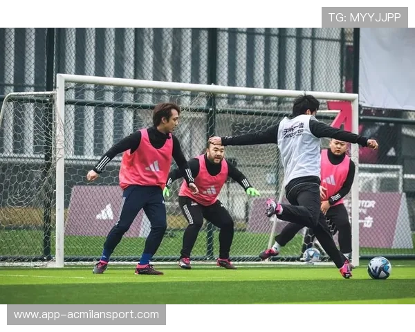 巴萨法蒂快速插上后点补射洞穿对手防线:速度与精准编织的致胜瞬间